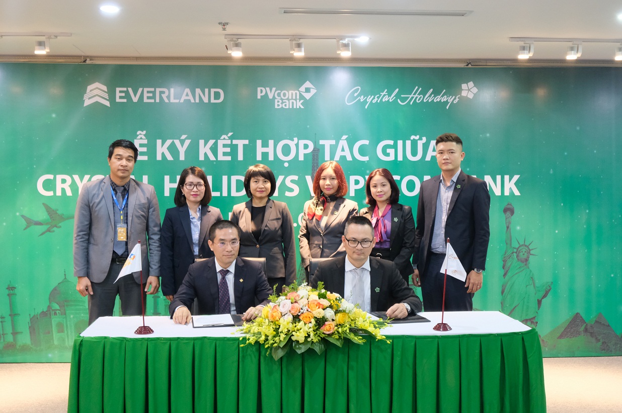 PVcomBank và Crystal Holidays ký kết thỏa thuận hợp tác chiến lược